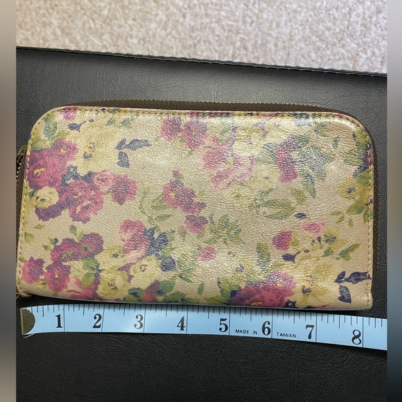 Patricia Nash Wallet - Picture 5 of 5